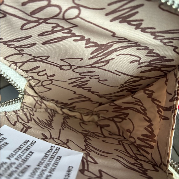 Steve Madden Cream Heart Key Holder - Picture 2 of 8